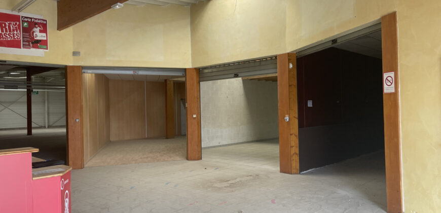 Réf : TL1559,Local commercial de 70 m2 à louer dans galerie marchande à Anneyron,26140