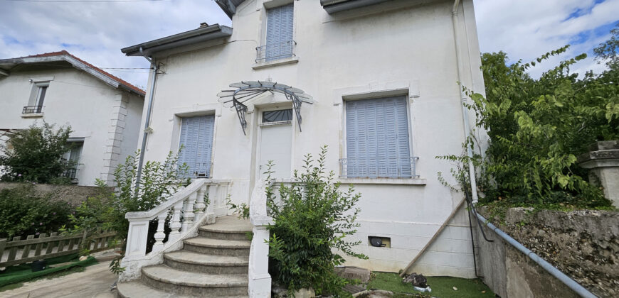 Réf : 1594,À VENDRE   Charmante Villa T4 de 122 m2 avec sous-sol complet et terrain arboré de 665 m2 !,26140