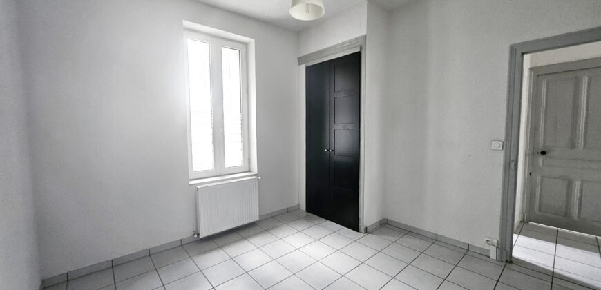 Réf : 1594,À VENDRE   Charmante Villa T4 de 122 m2 avec sous-sol complet et terrain arboré de 665 m2 !,26140
