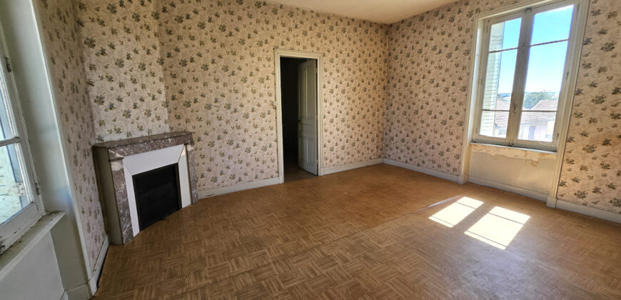 Réf : TV1597,Maison à rénover avec grand terrain à St Rambert d&rsquo;Albon,26140