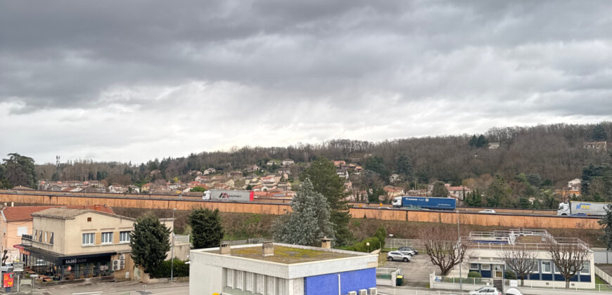Réf : en cours,Appartement T3 55m2 avec balcon – Centre Roussillon,38150