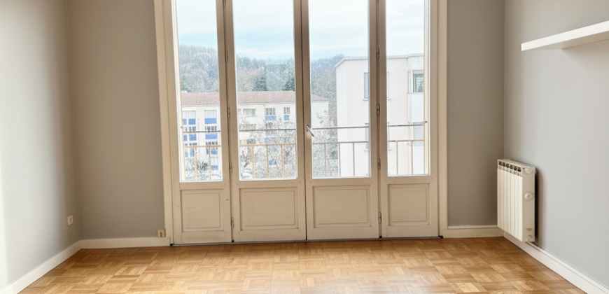 Réf : en cours,Appartement T3 55m2 avec balcon – Centre Roussillon,38150
