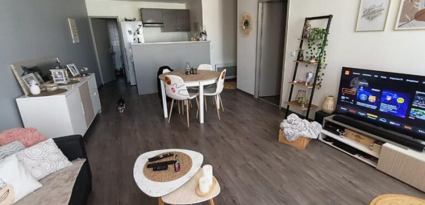 Réf : 486-4,T2 avec eau et électricité comprises dans la prov/charges,26140