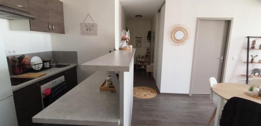 Réf : 486-4,T2 avec eau et électricité comprises dans la prov/charges,26140