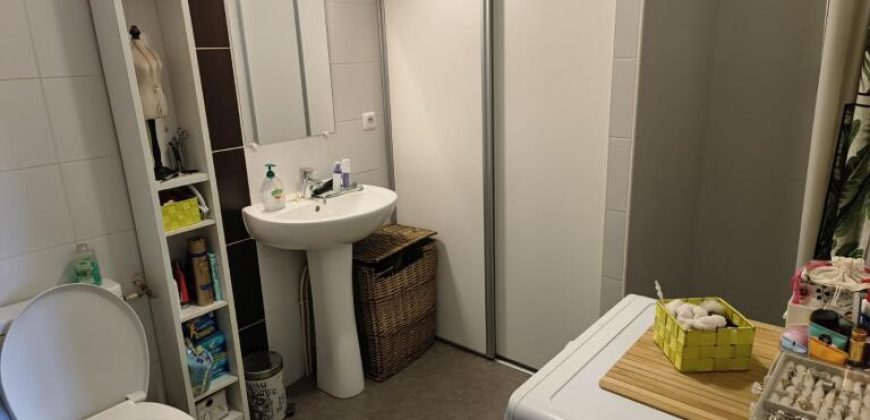 Réf : 486-4,T2 avec eau et électricité comprises dans la prov/charges,26140