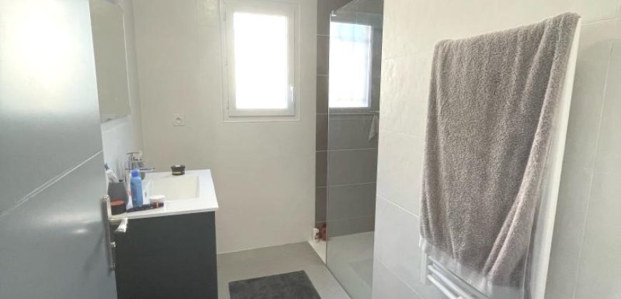Réf : G508-2,Villa plain pied T4,26140