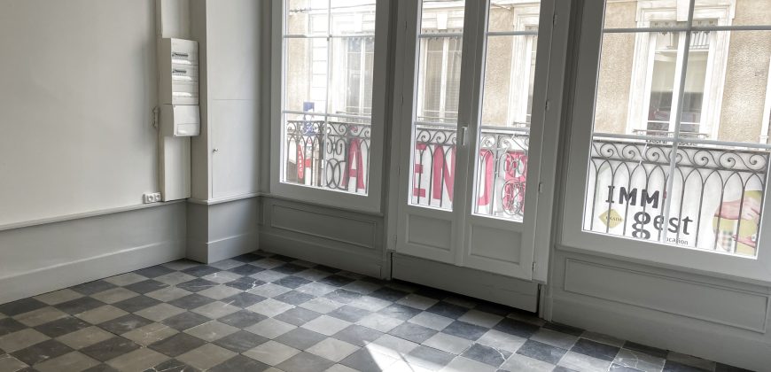 Réf : 549-A2-1G,Studio avec balcon,07100