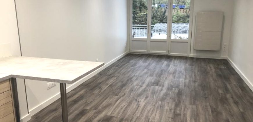 Réf : G510,T2 AVEC BALCON à Roussillon,38150