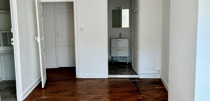 Réf : G549-A7,Appartement T2 rénové 54.9m2,07100