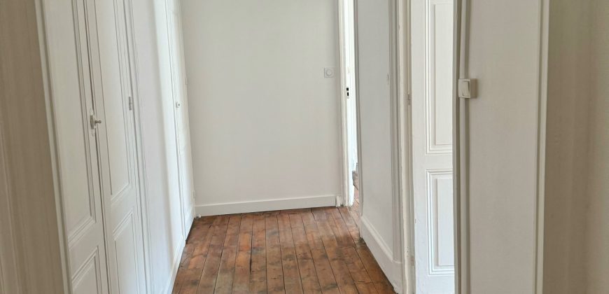 Réf : G549-A7,Appartement T2 rénové 54.9m2,07100