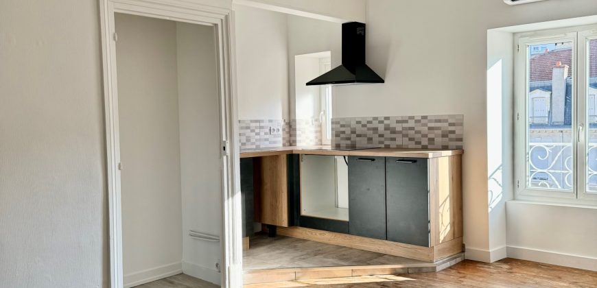 Réf : G549-A7,Appartement T2 rénové 54.9m2,07100