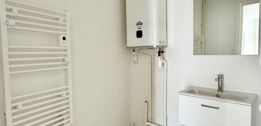 Réf : G549-A7,Appartement T2 rénové 54.9m2,07100