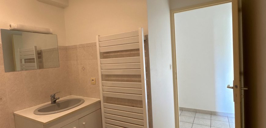 Réf : G665,Appartement T2,38550