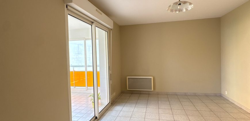 Réf : G665,Appartement T2,38550