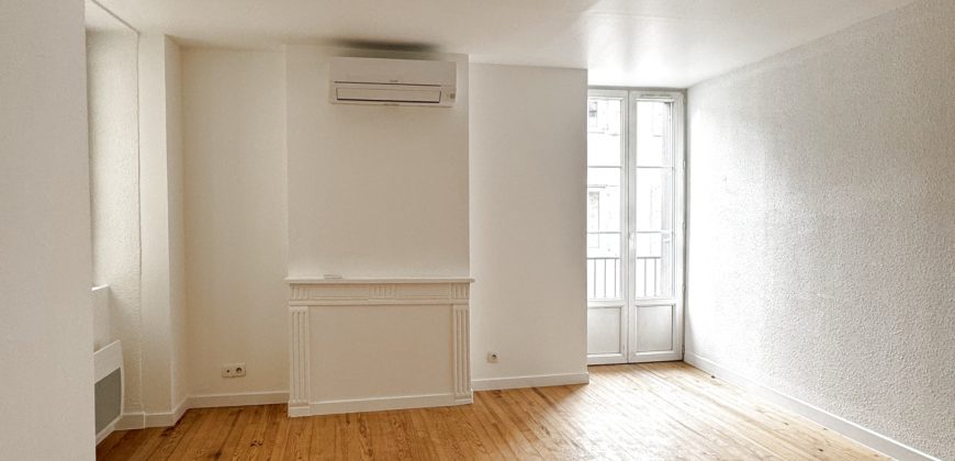 Réf : G553-A04,Appartement T3 avec balcon,07100