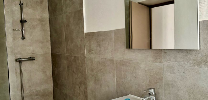 Réf : G553-A01,Appartement T1 Bis avec balcon,07100