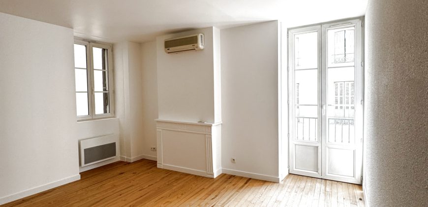 Réf : G553-A04,Appartement T3 avec balcon,07100