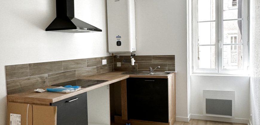 Réf : G553-A04,Appartement T3 avec balcon,07100