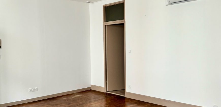 Réf : G553-A01,Appartement T1 Bis avec balcon,07100