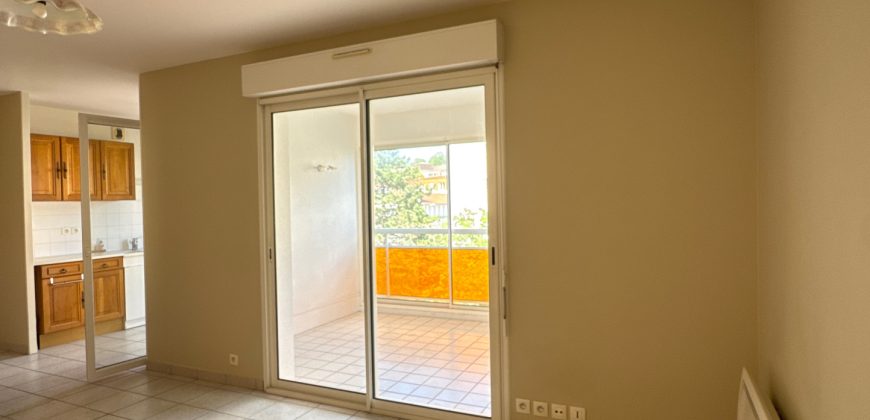 Réf : G665,Appartement T2,38550