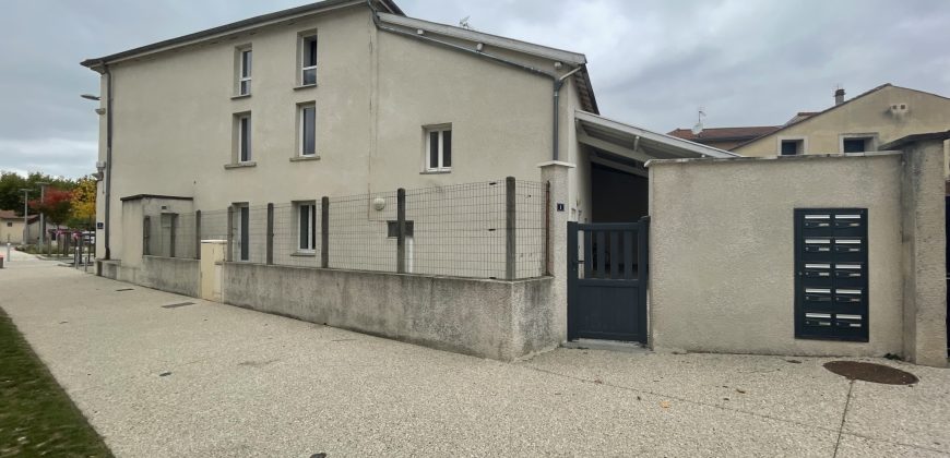 Réf : G645-3,Beau studio meublé à ANNEYRON,26140