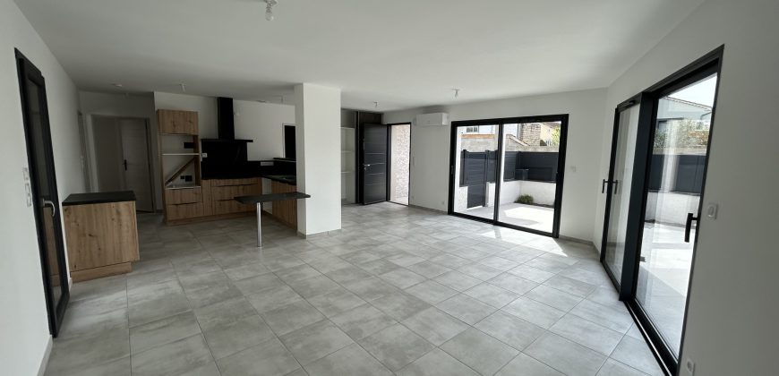 Réf : G570-C,Villa T3 de plain pied,26140