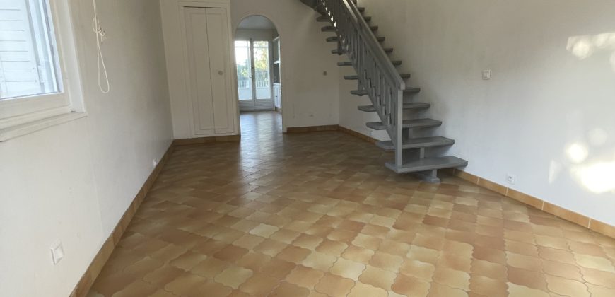 Réf : G442,Maison de village T3 avec Jardin,26210