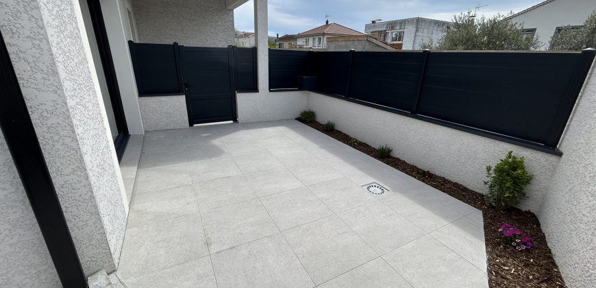 Réf : G570-C,Villa T3 de plain pied,26140