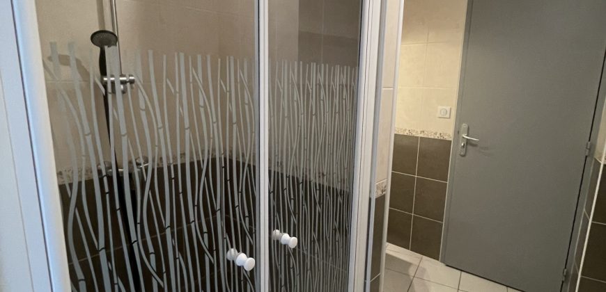Réf : G251,Appartement T4,26210