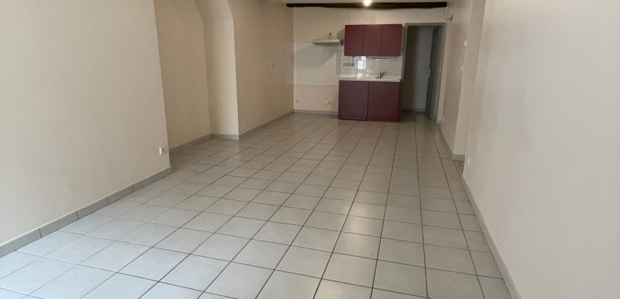 Réf : G251,Appartement T4,26210